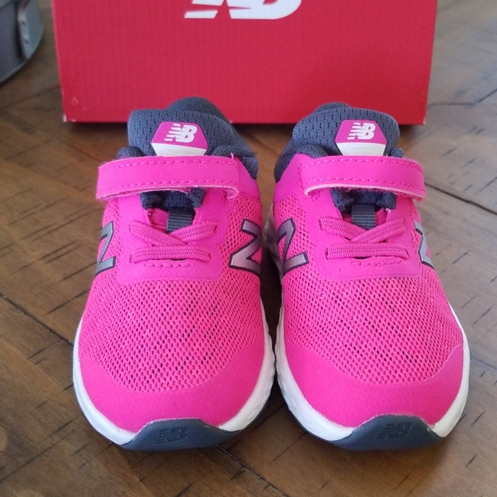 ๐๏ธ Infant/Toddler New Balance - Picture 5 of 6